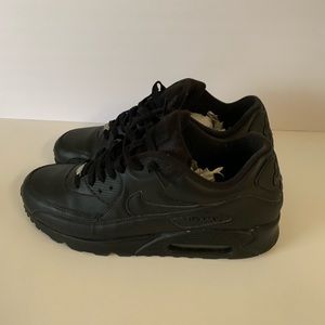 Nike Air Max 90.